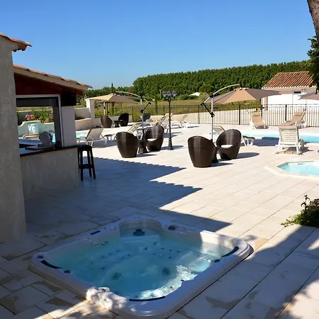 Hotel De La Feniere 3*