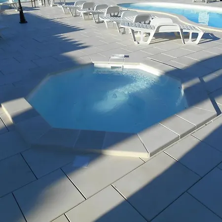 De La Feniere Hotel 3*