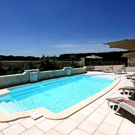 De La Feniere 3* Arles