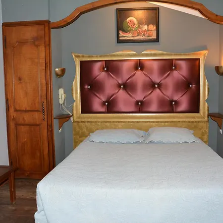 De La Feniere Hotel Arles